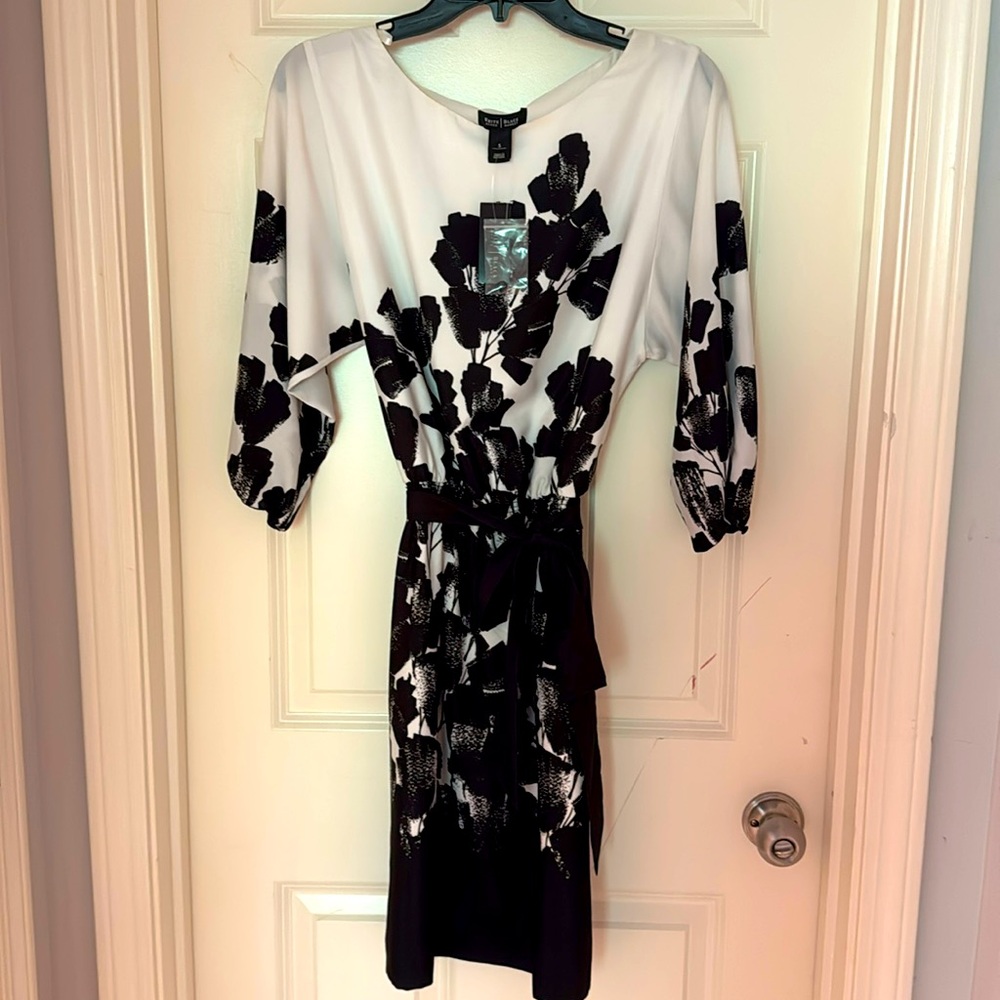 White House Black Market Size Small Black and White Floral Long Sleeve Dress EUC